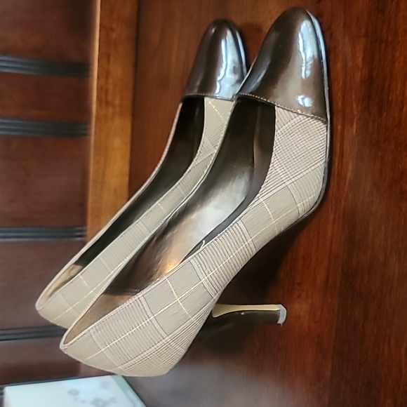 Anne Klein heels, size 8.5M - Picture 2 of 2